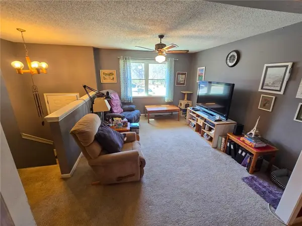 2206 N Swisher DR, Clinton, MO 64735