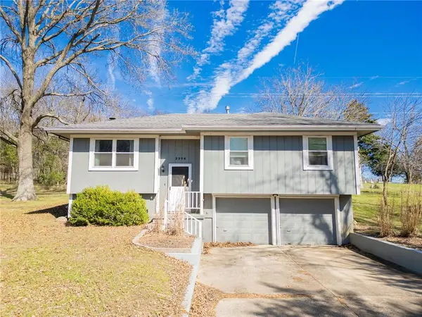 2206 N Swisher DR, Clinton, MO 64735