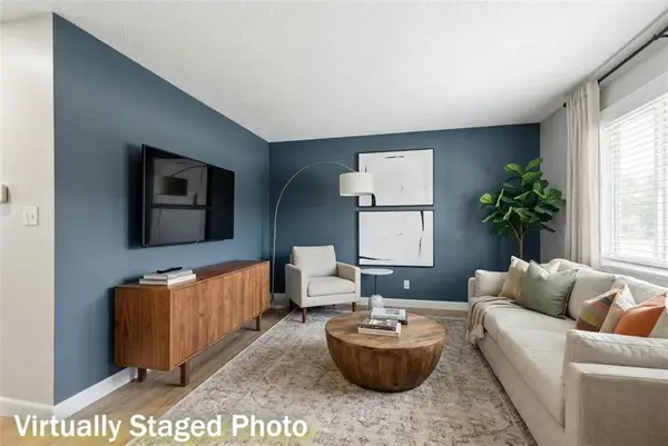 9551 Outlook DR, Overland Park, KS 66207
