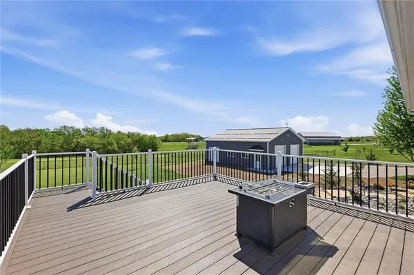 17368 254th ST, Tonganoxie, KS 66086