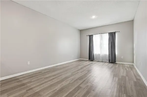 744 Woodson LN, Gardner, KS 66030