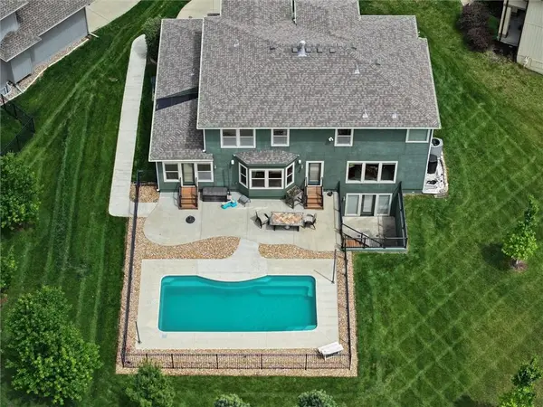15534 Shawnee DR, Overland Park, KS 66223