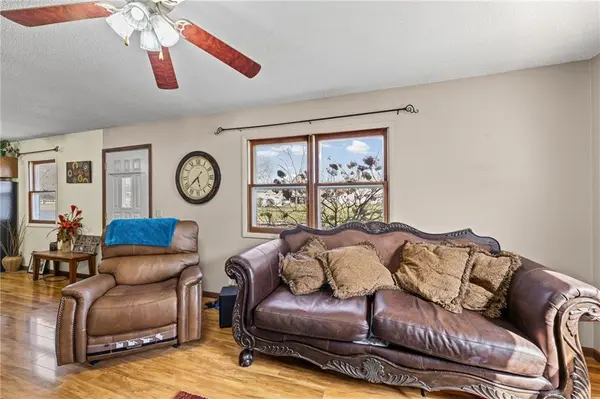 3 W Douglas ST, Iola, KS 66749