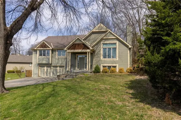 7203 NW Eastside DR, Weatherby Lake, MO 64152