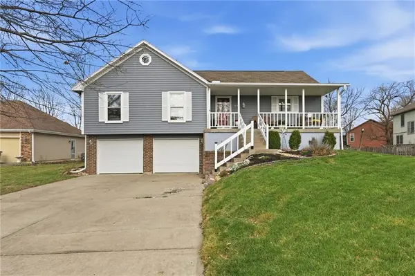 814 S PARK DR, Raymore, MO 64083