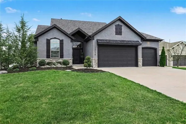 16248 Wedd ST, Overland Park, KS 66085
