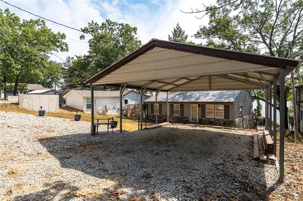 78 Ke Jo Point RD, Gravois Mills, MO 65037