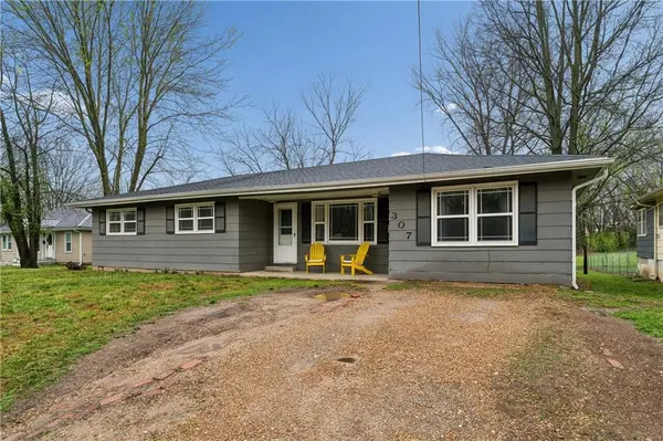 307 Ridge ST, Sweet Springs, MO 65351