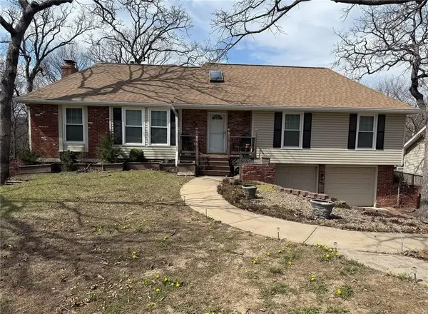 6926 Albervan ST, Shawnee, KS 66216