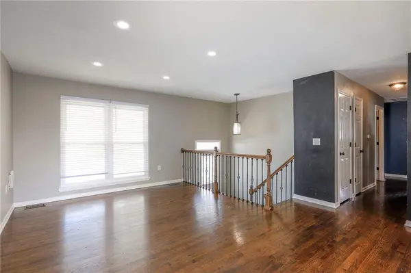 9918 Countryside RD, Lenexa, KS 66215