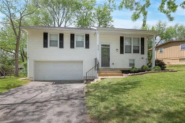 9918 Countryside RD, Lenexa, KS 66215