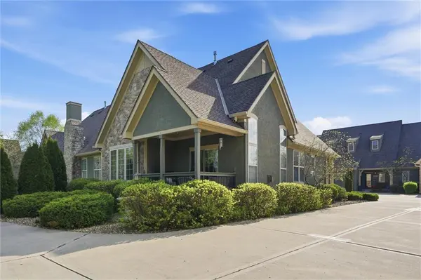 14801 Meadow LN, Leawood, KS 66224