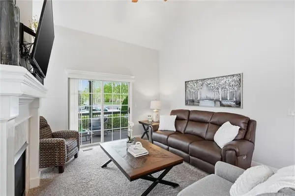 14801 Meadow LN, Leawood, KS 66224