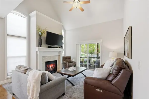 14801 Meadow LN, Leawood, KS 66224
