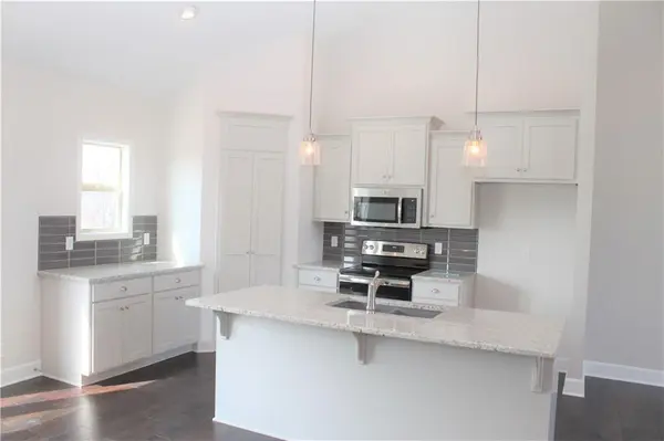 1640 Shadow DR, Leavenworth, KS 66048