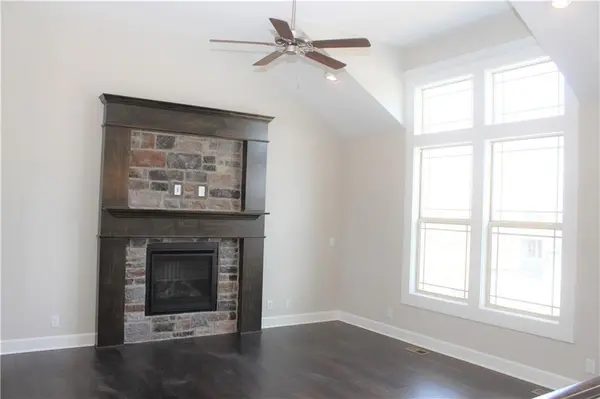 1640 Shadow DR, Leavenworth, KS 66048