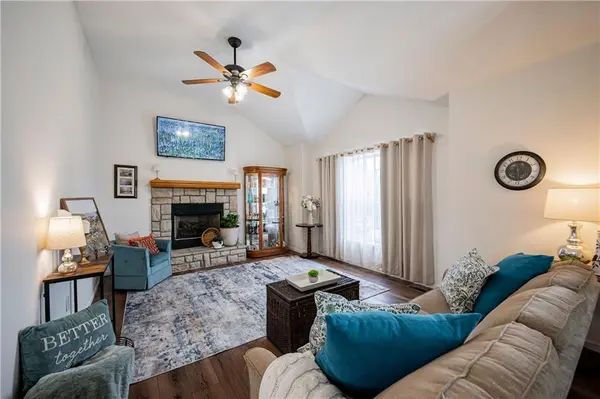 955 Stone Creek CIR, Gardner, KS 66030