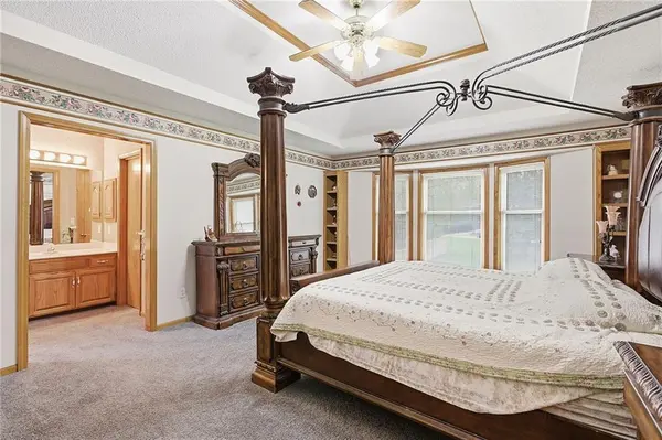 3100 NE 68 TER, Gladstone, MO 64119
