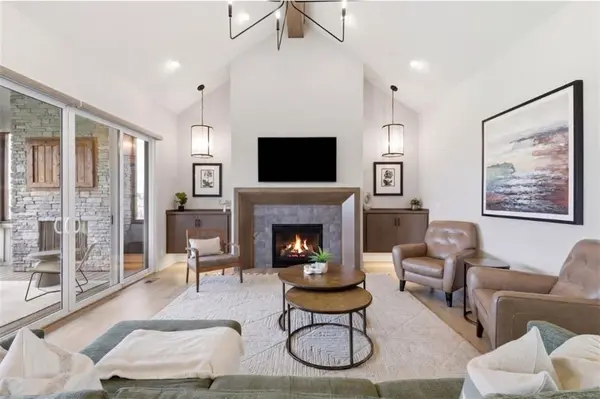 17321 Bradshaw ST,  Overland Park,  KS 66221