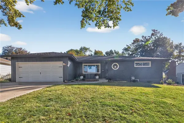 8309 Travis LN, Overland Park, KS 66212