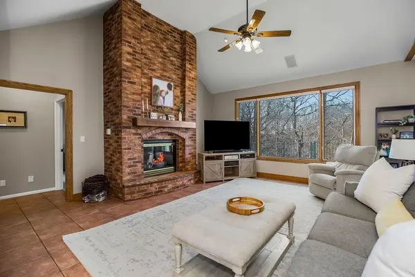 4852 Black Swan DR, Shawnee, KS 66216