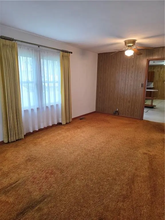 401 S 6th ST, Louisburg, KS 66053