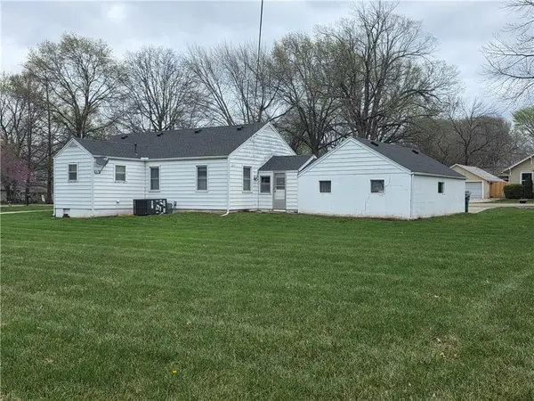 401 S 6th ST, Louisburg, KS 66053
