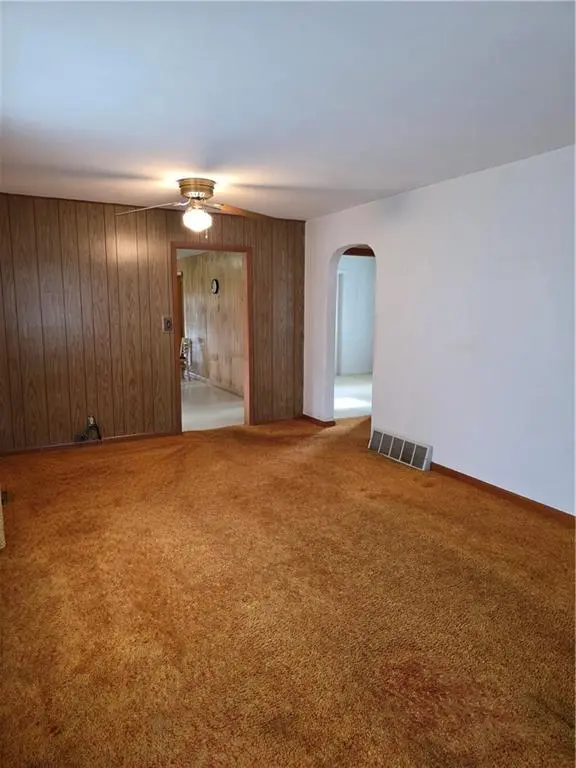 401 S 6th ST, Louisburg, KS 66053