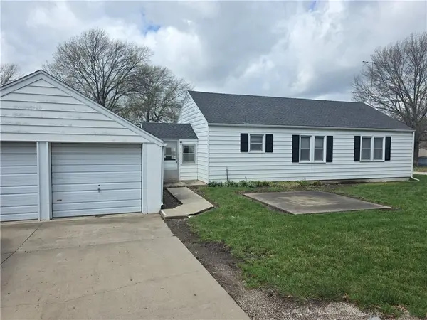 401 S 6th ST, Louisburg, KS 66053
