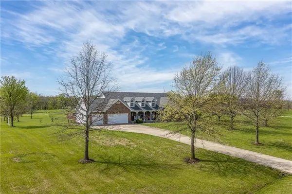 14 SW 260 RD, Warrensburg, MO 64093