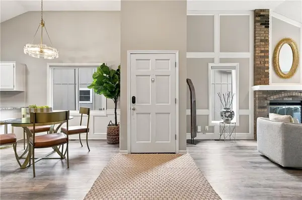 12025 Hemlock ST, Overland Park, KS 66213