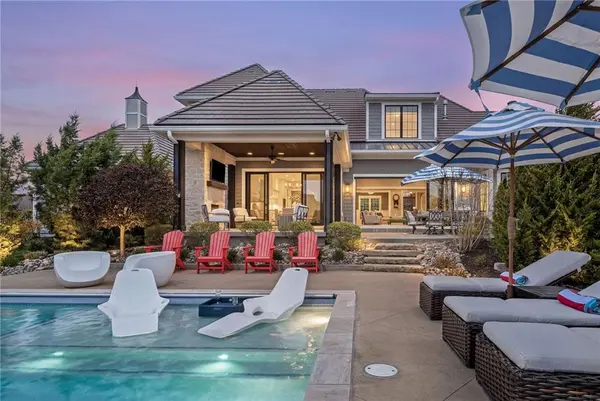 16913 Bond ST, Overland Park, KS 66221