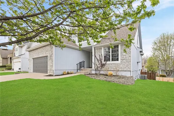 2638 W Catalpa ST, Olathe, KS 66061