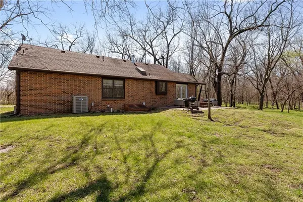153 E 1250 RD, Baldwin City, KS 66006