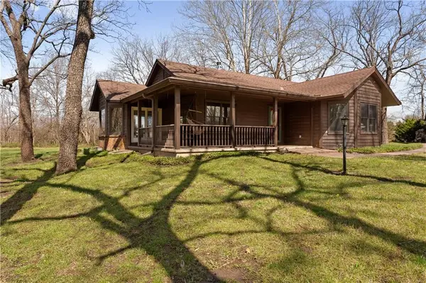 153 E 1250 RD, Baldwin City, KS 66006