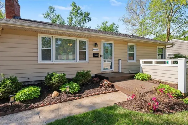 6609 W 72nd TER, Overland Park, KS 66204