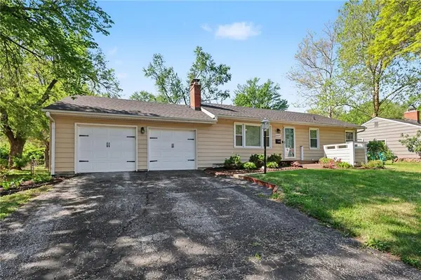 6609 W 72nd TER, Overland Park, KS 66204