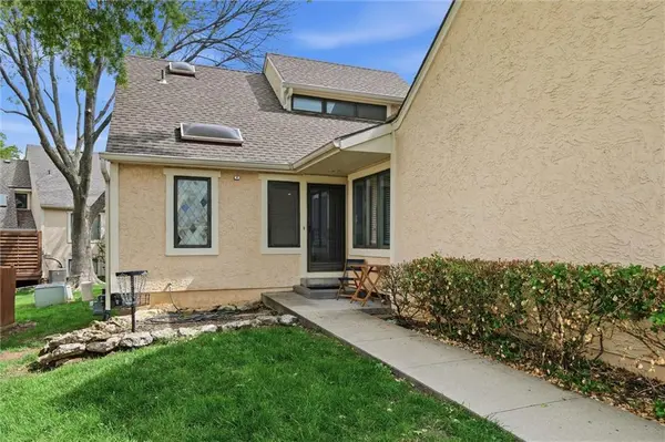 8543 Westgate ST, Lenexa, KS 66215