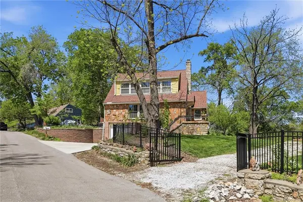 5451 NW Venetian DR, Houston Lake, MO 64151