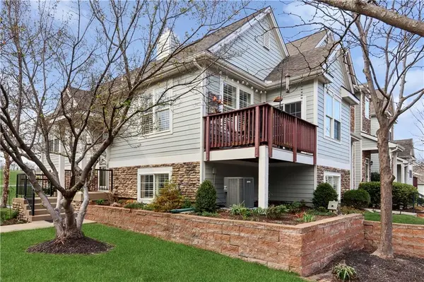 15816 robinson ST, Overland Park, KS 66223