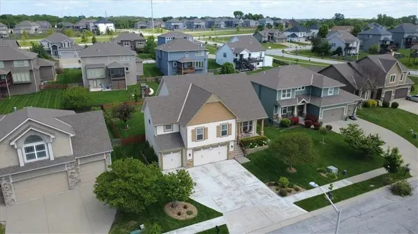 1316 NE 107th ST, Kansas City, MO 64155