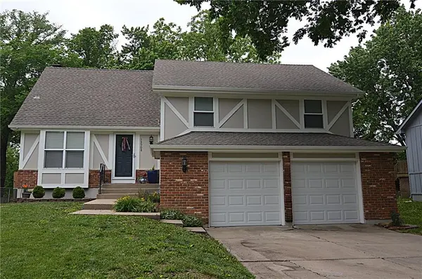 13908 S Brookwood CT, Olathe, KS 66062