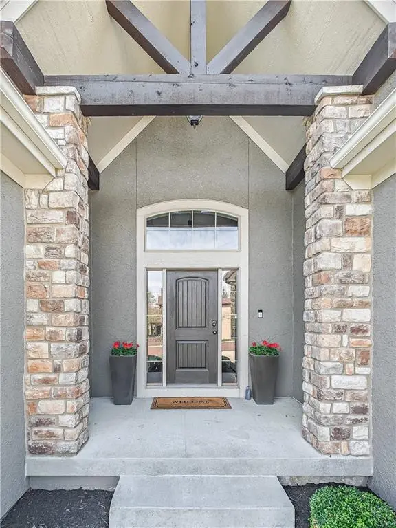 12001 W 164th ST, Overland Park, KS 66221