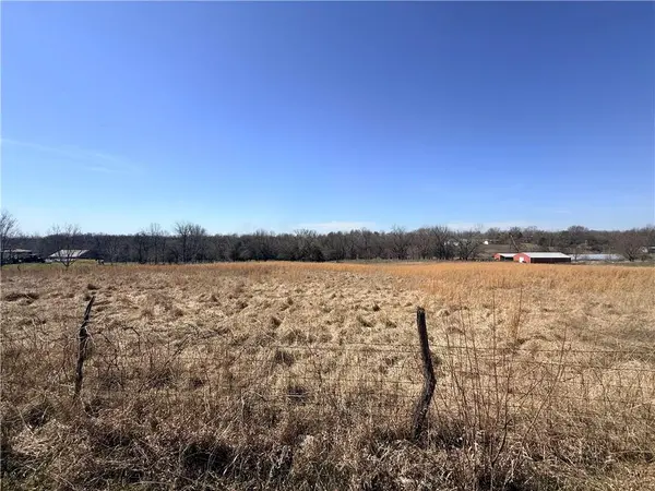 3518 S Old Pink Hill RD, Oak Grove, MO 64075