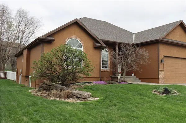 915 Englewood DR, Kearney, MO 64060
