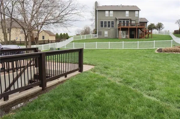 915 Englewood DR, Kearney, MO 64060