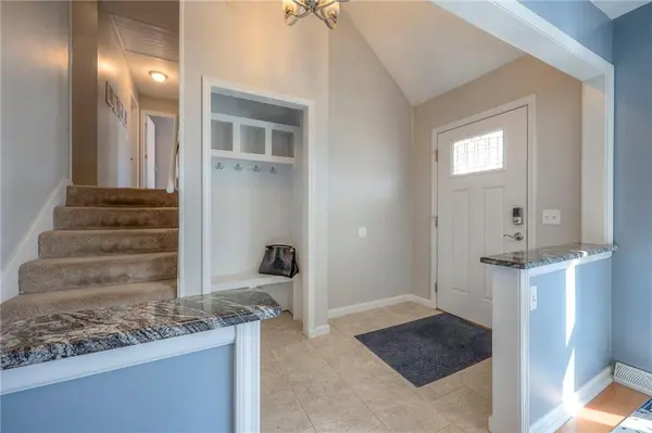 7802 WESTGATE DR, Lenexa, KS 66216