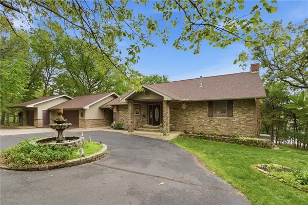 1841 Lake Bluff DR,  Branson West,  MO 65737