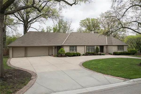 1900 W 70th ST, Mission Hills, KS 66208