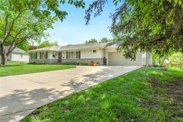 4201 W 98th TER, Overland Park, KS 66207